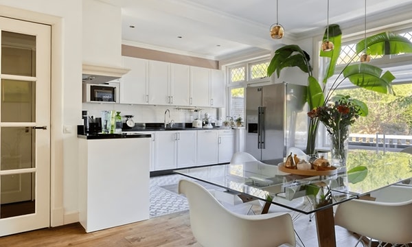 Kamer | 252m² | €4950,-