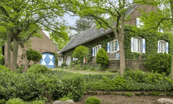 Kamer | 234m² | €3250,-