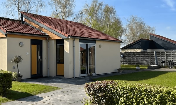 Kamer | 379m² | €1350,-