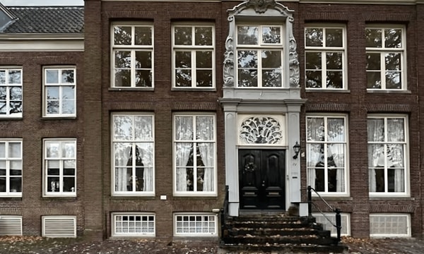 Kamer | 219m² | €2500,-