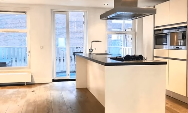 Kamer | 148m² | €2750,-