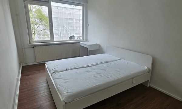 Kamer | 12m² | Europalaan | €400,-