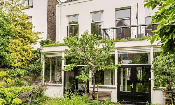 Huis | 229m² | €2595,-