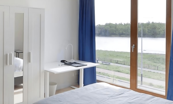 Kamer | 82m² | €2402,-