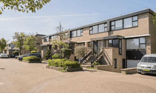 Parkeerplaats | 173m² | €3650,-