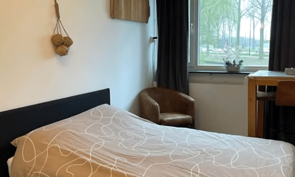 Kamer | m² | €650,-
