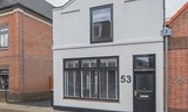 Kamer | 145m² | €3700,-