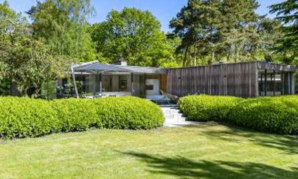 Kamer | 301m² | €5000,-
