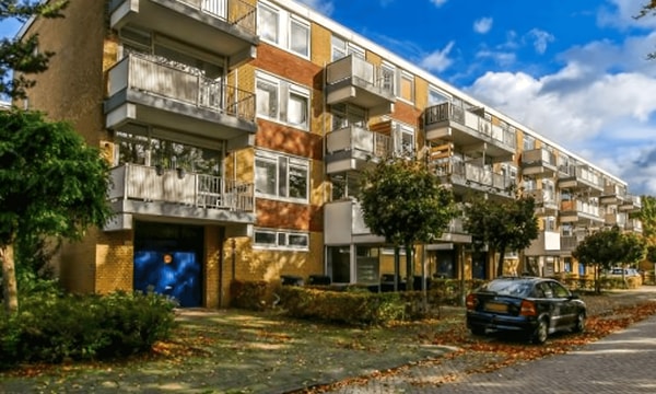 Huis | m² | €699,-