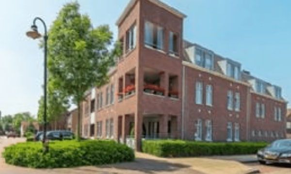 Kamer | 99m² | €1075,-
