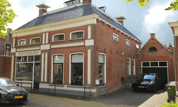 Huis | 268m² | €2000,-
