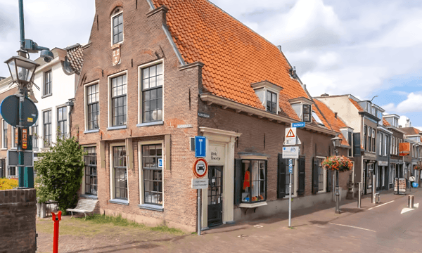 Kamer | 181m² | €2495,-