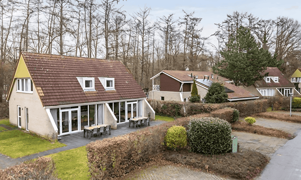 Kamer | 364m² | €3950,-