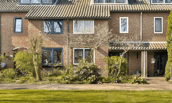 Kamer | 165m² | €2750,-