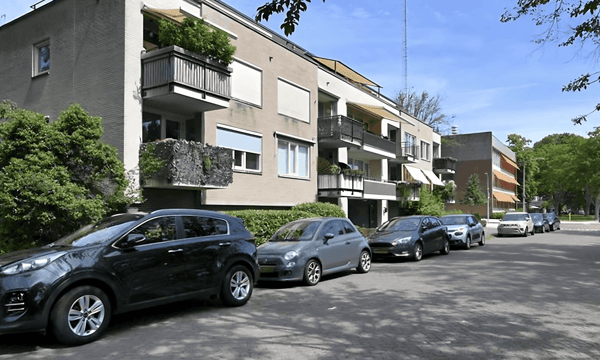 Kamer | 100m² | €2400,-