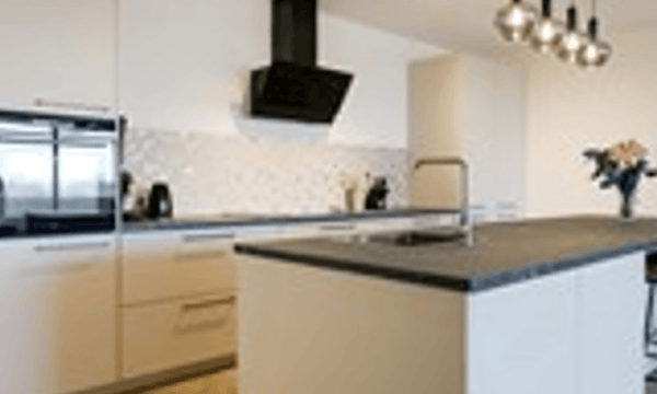 Kamer | 105m² | €2500,-