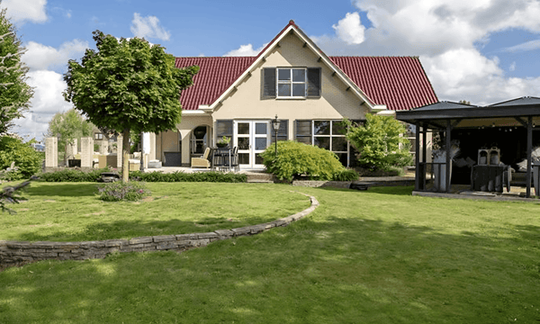 Huis | 220m² | €3700,-