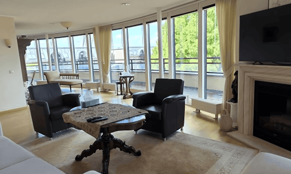Huis | 145m² | €1975,-
