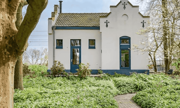 Kamer | 400m² | €2150,-