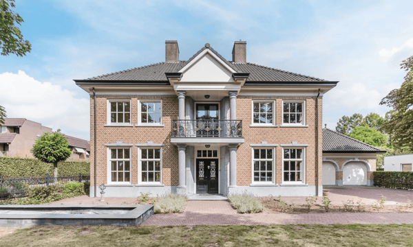 Huis | 348m² | Hof | €3500,-