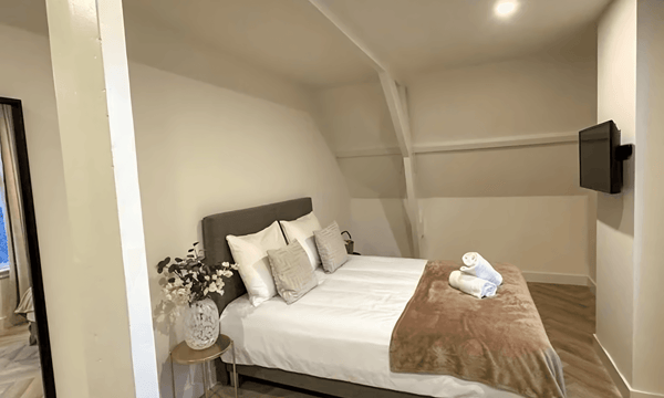 Kamer | 157m² | €700,-