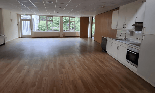 Kantoor | 350m² | €350,-