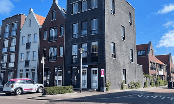 Kamer | 217m² | €2850,-