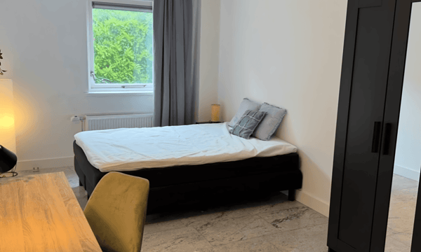 Kamer · 17 m² · €875,-