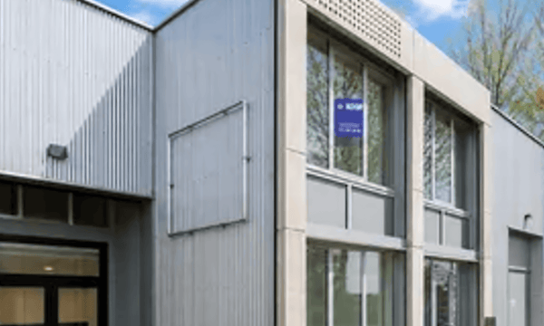 Bedrijfsruimte | 192m² | €2100,-