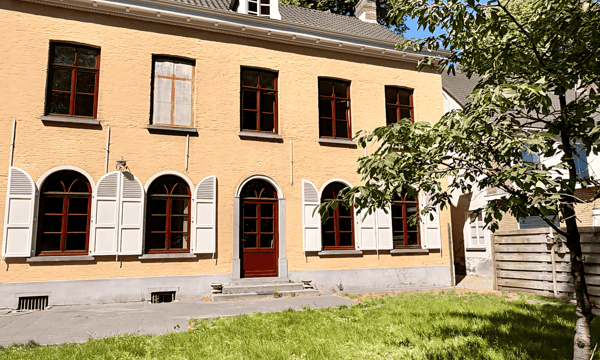 Huis | 452m² | €1700,-