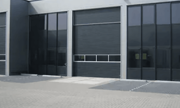 Bedrijfsruimte | 220m² | €299,-
