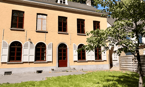 Huis | 452m² | €1700,-