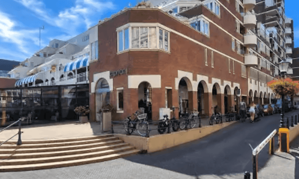 Bedrijfsruimte | 103m² | €2700,-