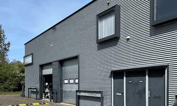 Bedrijfsruimte | 220m² | €2450,-