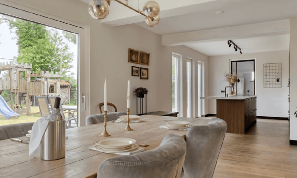 Huis | 200m² | €2200,-