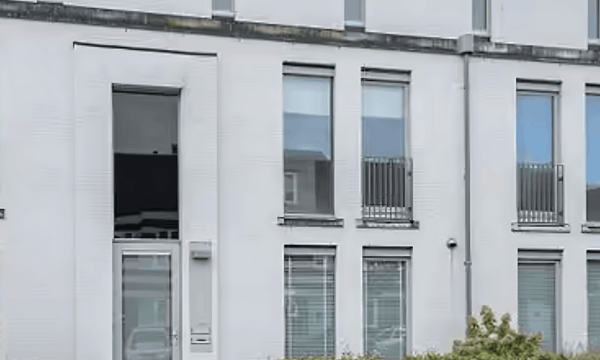 Huis | 93m² | €1975,-