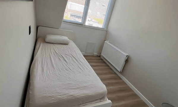 Kamer | m² onbekend | €729,-