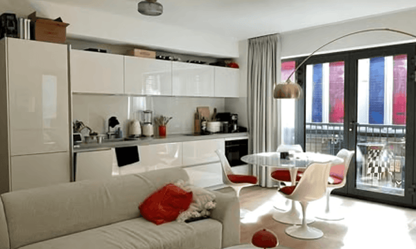 Studio · €700,-
