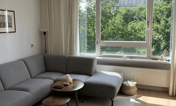 Studio · €700,-