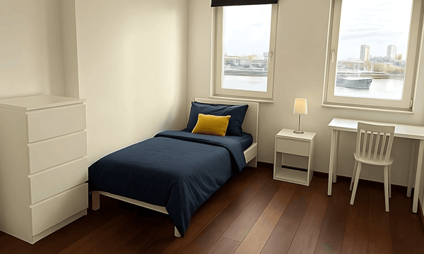 Kamer · 200 m² · €1350,-