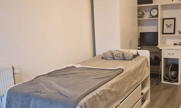 Kamer · 28 m² · €299,-