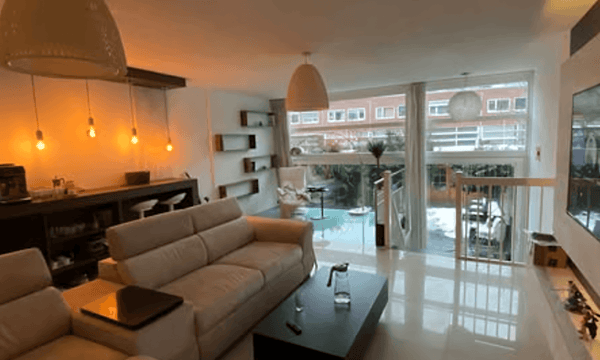 Kamer | 220m² | €700,-