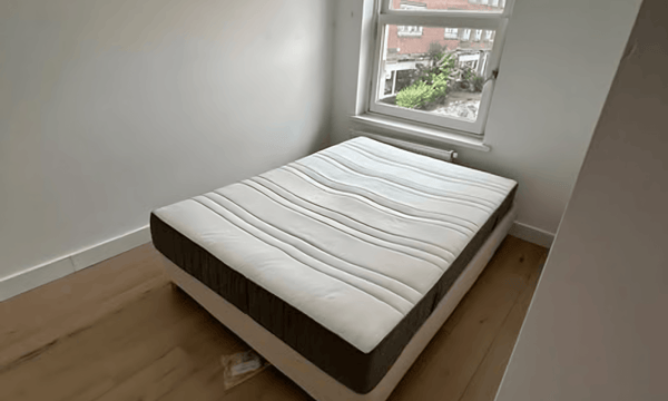 Kamer | m² onbekend | €1050,-