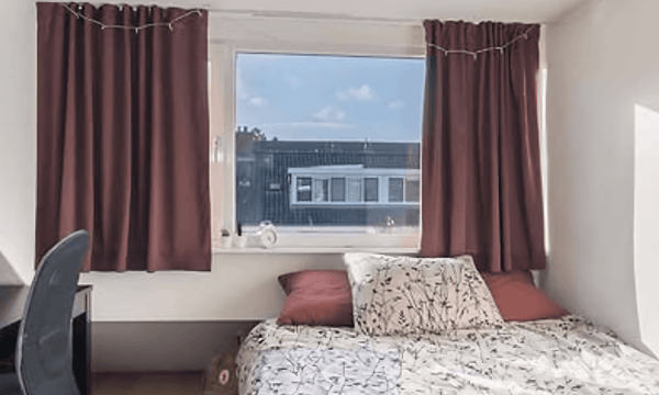 Kamer | m² onbekend | €437,-