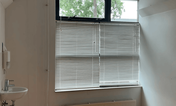 Bedrijfsruimte | 27m² | €210,-