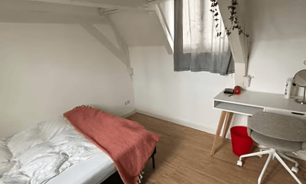 Kamer | m² onbekend | €1200,-