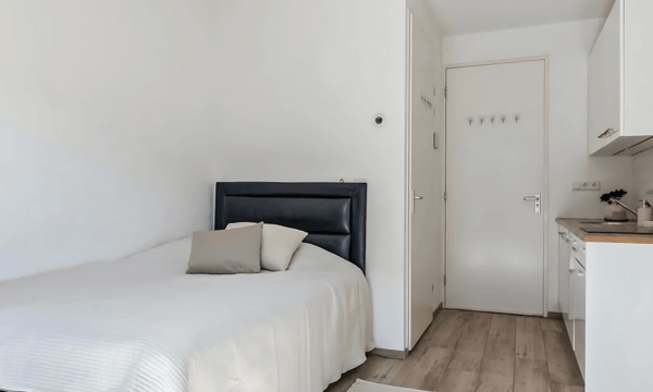 Studio | 79m² | €1650,-