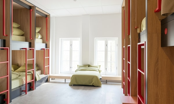 Kamer | m² onbekend | €930,-