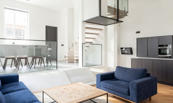 Kamer | 220m² | €3750,-