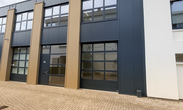 Bedrijfsruimte | 151m² | €2000,-